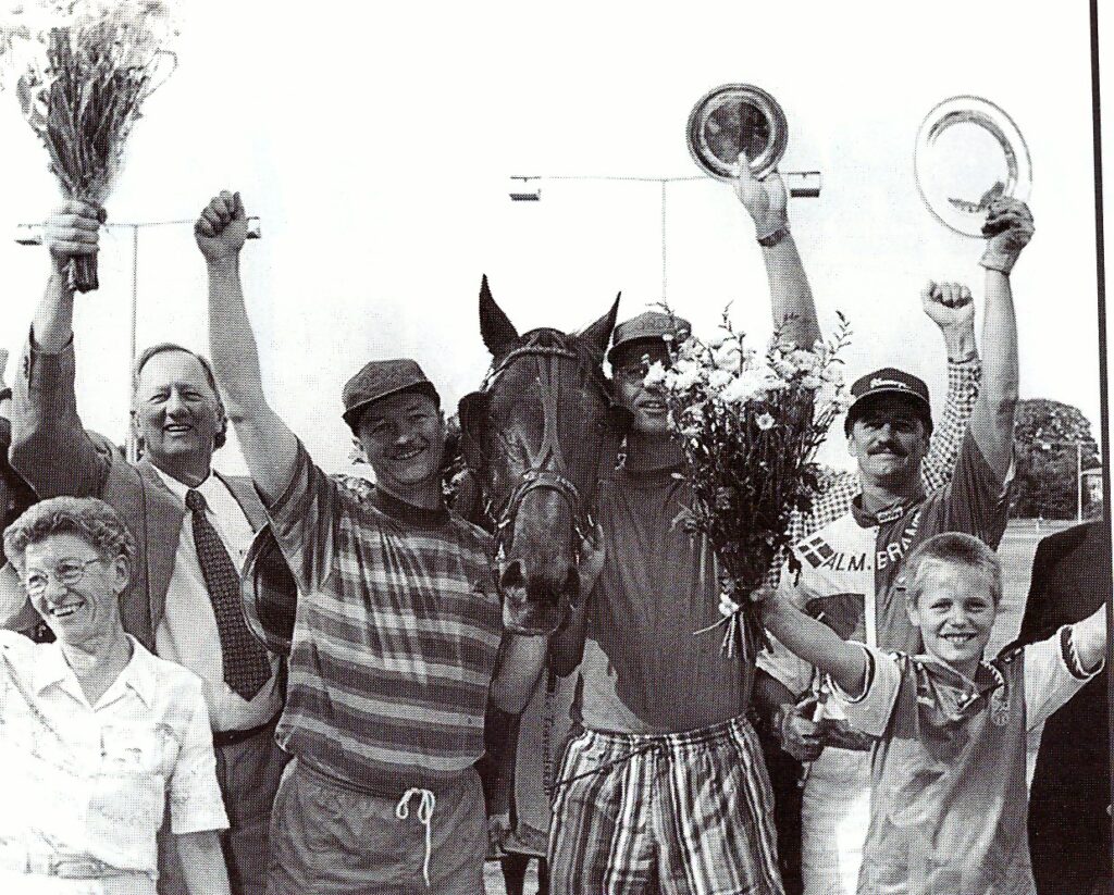 1996 Wee Hjordal fejres Egon Noerlem Henrik Loenborg Foto BS 1024x823 1
