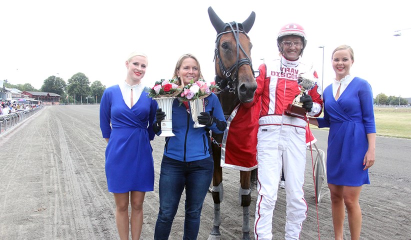 Nu debuterer den danske snakhest Frank-Soerensen-og-KaxTheFlax-2015