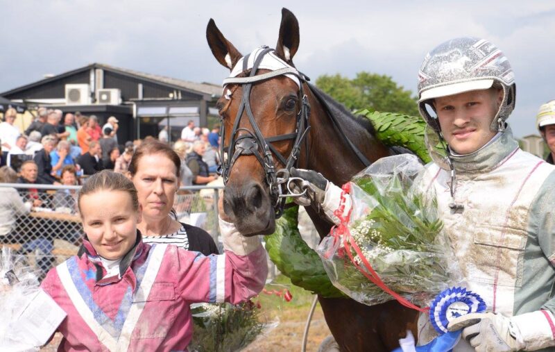 Emma Jonassen starter nyindkøbet 20248187_1496382063754150_852148057715012629_o