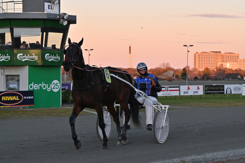 Mads Hjortsballe med god sæson som træner CHARMING_KISS_DSC_7367