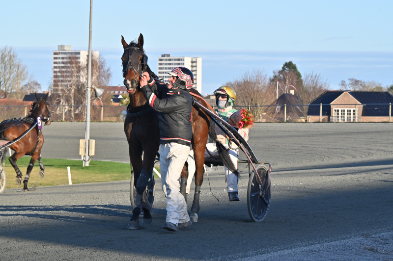 EMMETT DOWNS DSC 7099