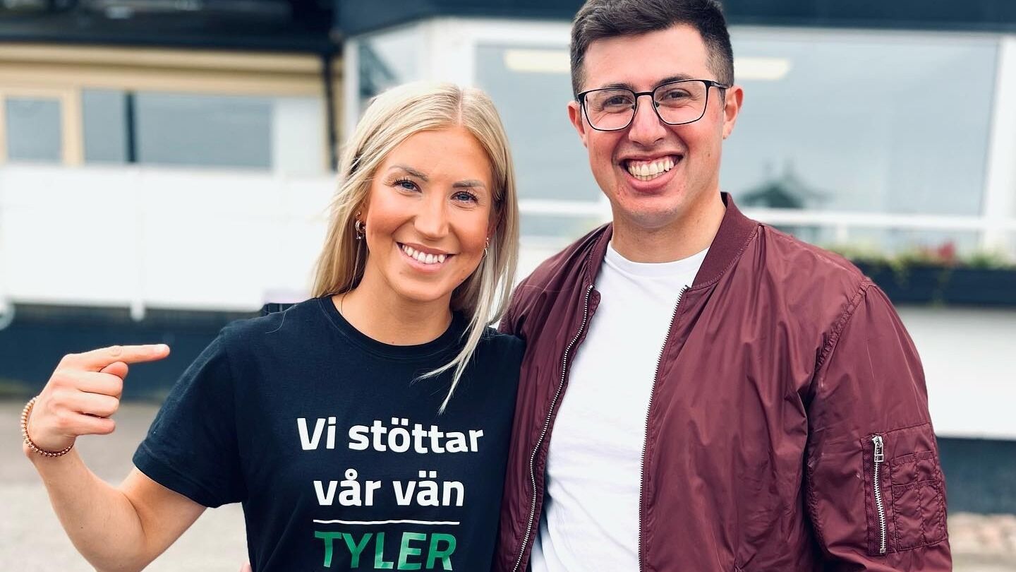 Udland - Sælger t-shirts for retssag 04caeb34fd54e