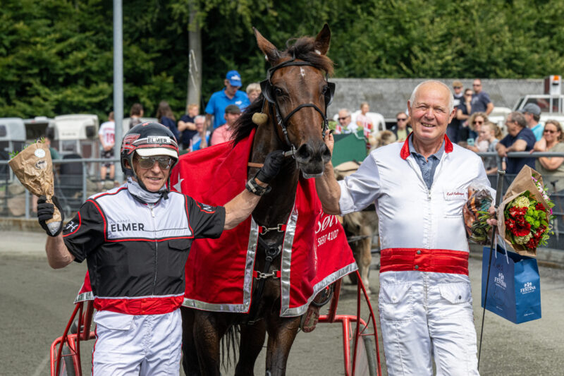 Gandhi Hjortshoej med Niels Kristian Hansen 17 august 2024 Fotograf Torben Ager Travfoto Bornholm TKA 7613 scaled e1723892106319