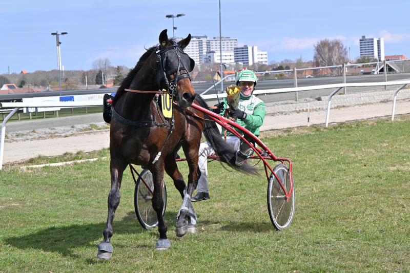 IRON CLOC NZ9 0191