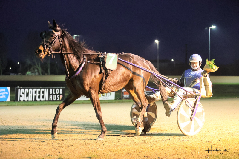 Flot sejr til Mads Henriksen gIRL hAPPY E P