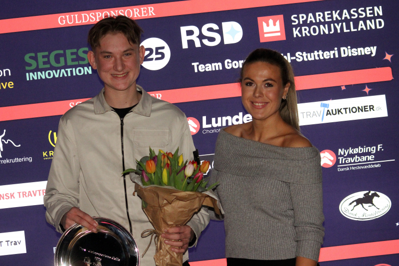 AaretsKometTrav 8228