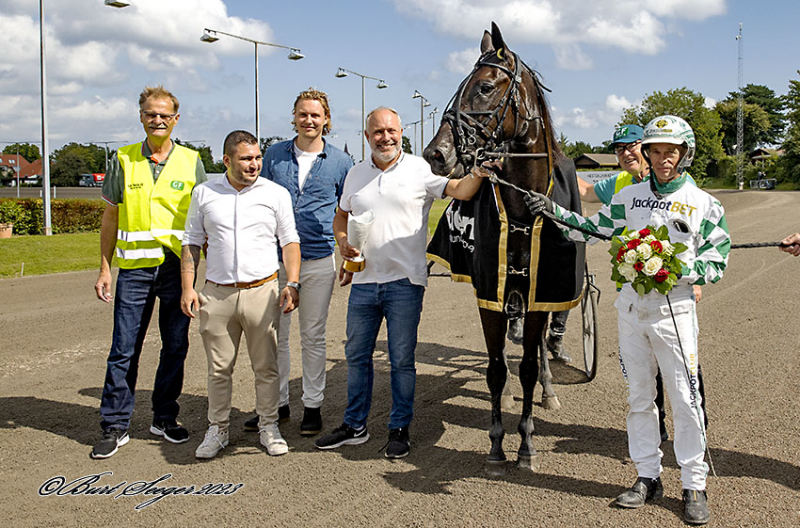 USA - Golden Rain triumferer igen GOLDEN_RAIN_D2I8950-1