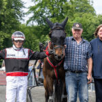 Hazard Hjortshøj med Niels Kristian Hansen 5 juni 2026 Fotograf Torben Ager - Travfoto Bornholm TKA_4537-800x600