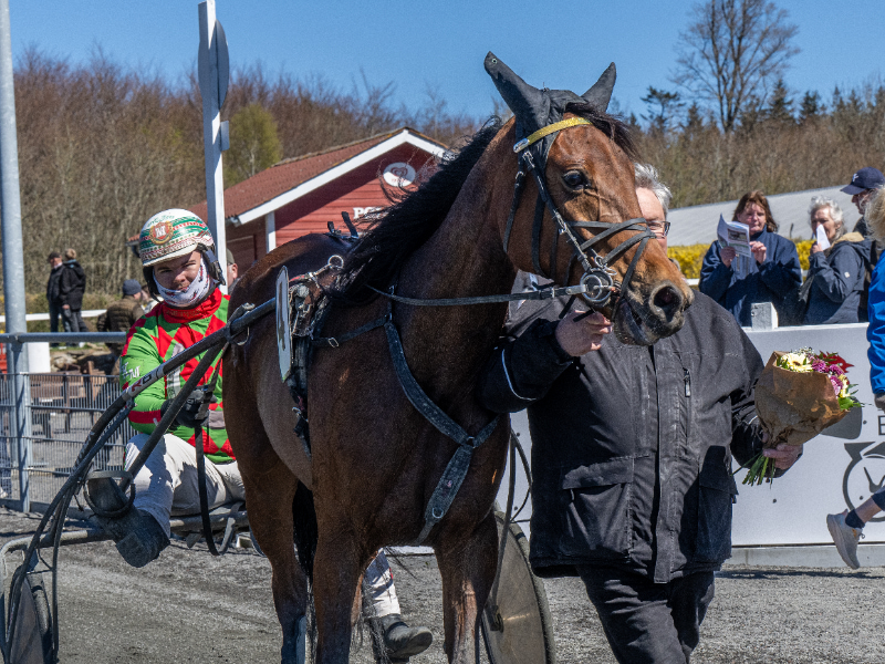 Icelady Kaasgaard med Micki kofod mortensen 26 april 2026 Fotograf Torben Ager Travfoto Bornholm TKA 0513 800x600 1