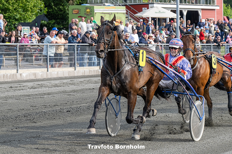 Jetset Onion med Kenn Christoffersen 17 juni 2025 Fotograf Torben Ager Travfoto Bornholm TKA 2205