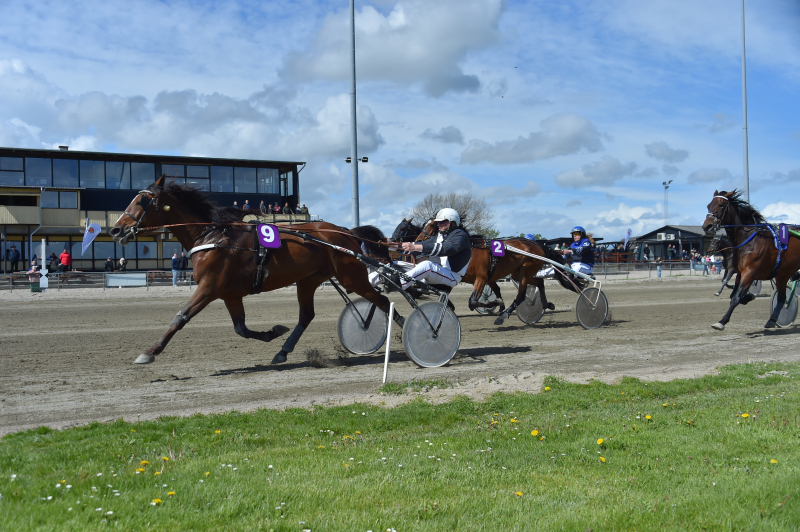 Mons Thunderstruck 260516